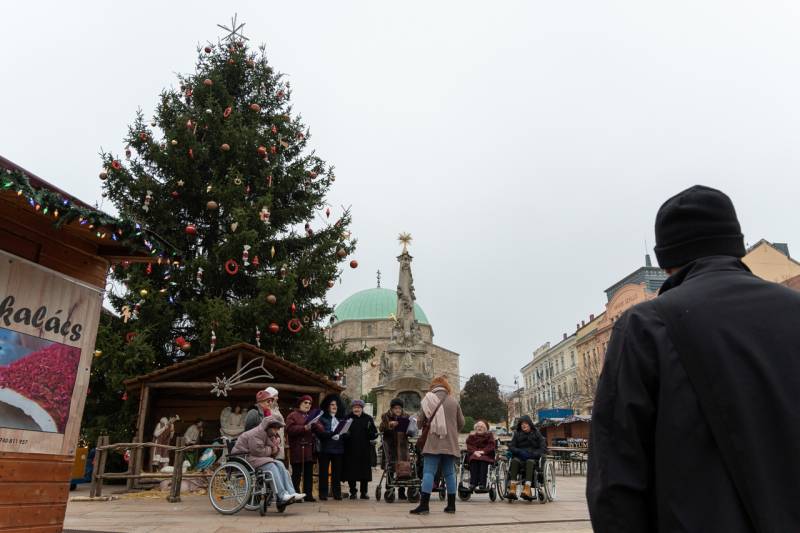 2025_12_03_szechenyi ter enek_09.jpg